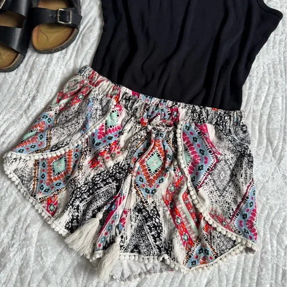 ✨Like New!😍Hot Kiss Black Aztec Multicolor Printed Shorts - Picture 3 of 6